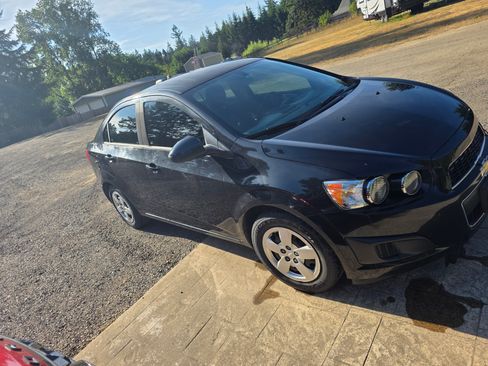 Used 2015 Chevrolet Sonic LS image 6