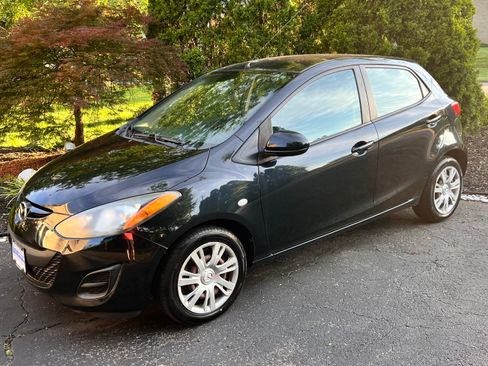 Used 2014 MAZDA MAZDA2 Sport FWD image 3