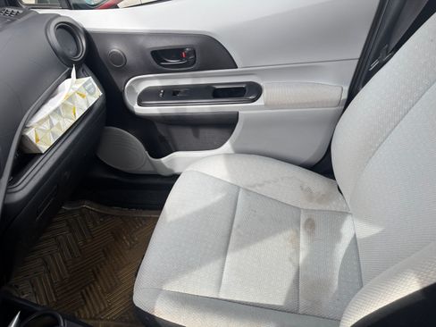 Used 2013 Toyota Prius C One image 6