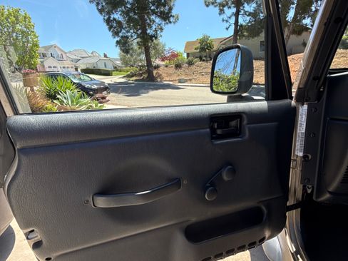 Used 2004 Jeep Wrangler 4WD image 6