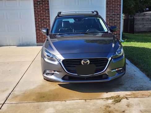 Used 2018 MAZDA MAZDA3 Grand Touring w/ Premium Equipment Package FWD image 4