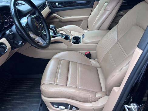 Used 2021 Porsche Cayenne AWD/4WD image 12