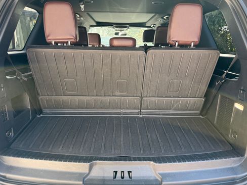 Used 2022 Ford Expedition Limited image 8