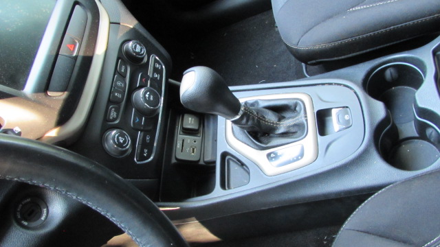 Used 2015 Jeep Cherokee Latitude FWD image 14