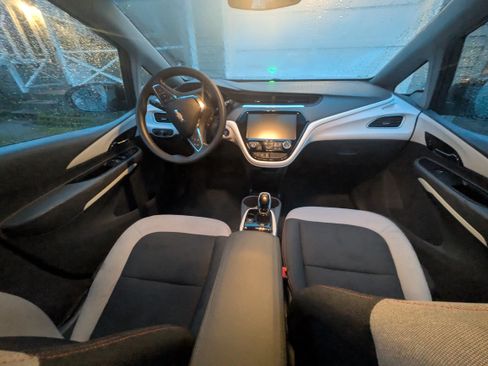 Used 2021 Chevrolet Bolt LT image 12