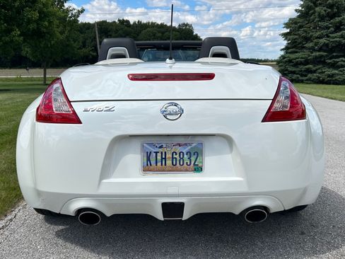Used 2010 Nissan 370Z Touring w/ Sport Pkg RWD image 8