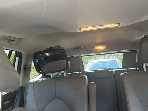 Used 2023 Toyota Highlander Limited AWD/4WD image 8