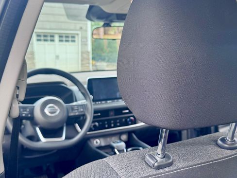 Used 2021 Nissan Rogue S image 11