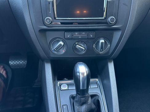 Used 2016 Volkswagen Jetta SE FWD image 8