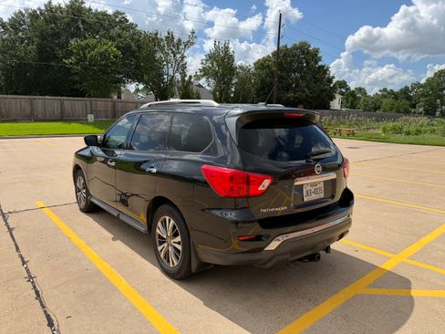 Used 2017 Nissan Pathfinder S FWD image 8