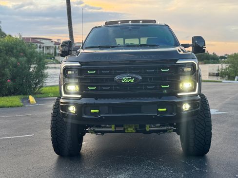 Used 2023 Ford F250 Platinum w/ Tremor Off-Road Package AWD/4WD image 2