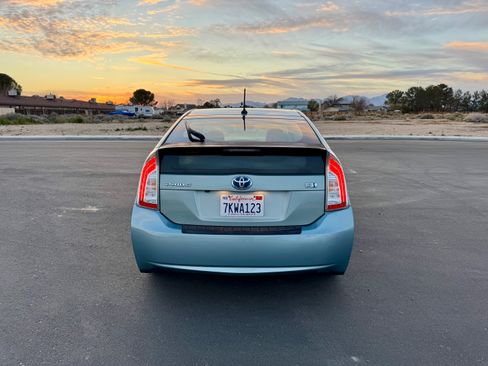 Used 2013 Toyota Prius Four w/ Deluxe Solar Roof Pkg image 5