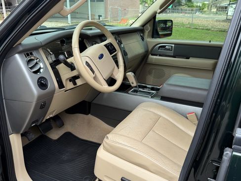Used 2013 Ford Expedition XLT image 5