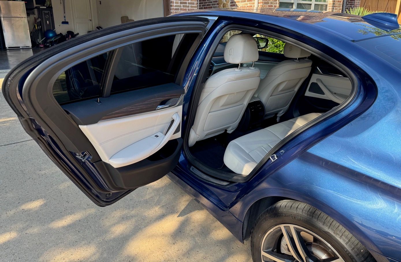 Used 2021 BMW 530e w/ Premium Package RWD image 16