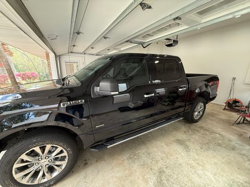 Used 2017 Ford F150 XLT w/ Equipment Group 302A Luxury image 4