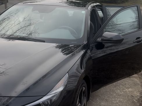 Used 2023 Hyundai Elantra SEL w/ Convenience Package image 1