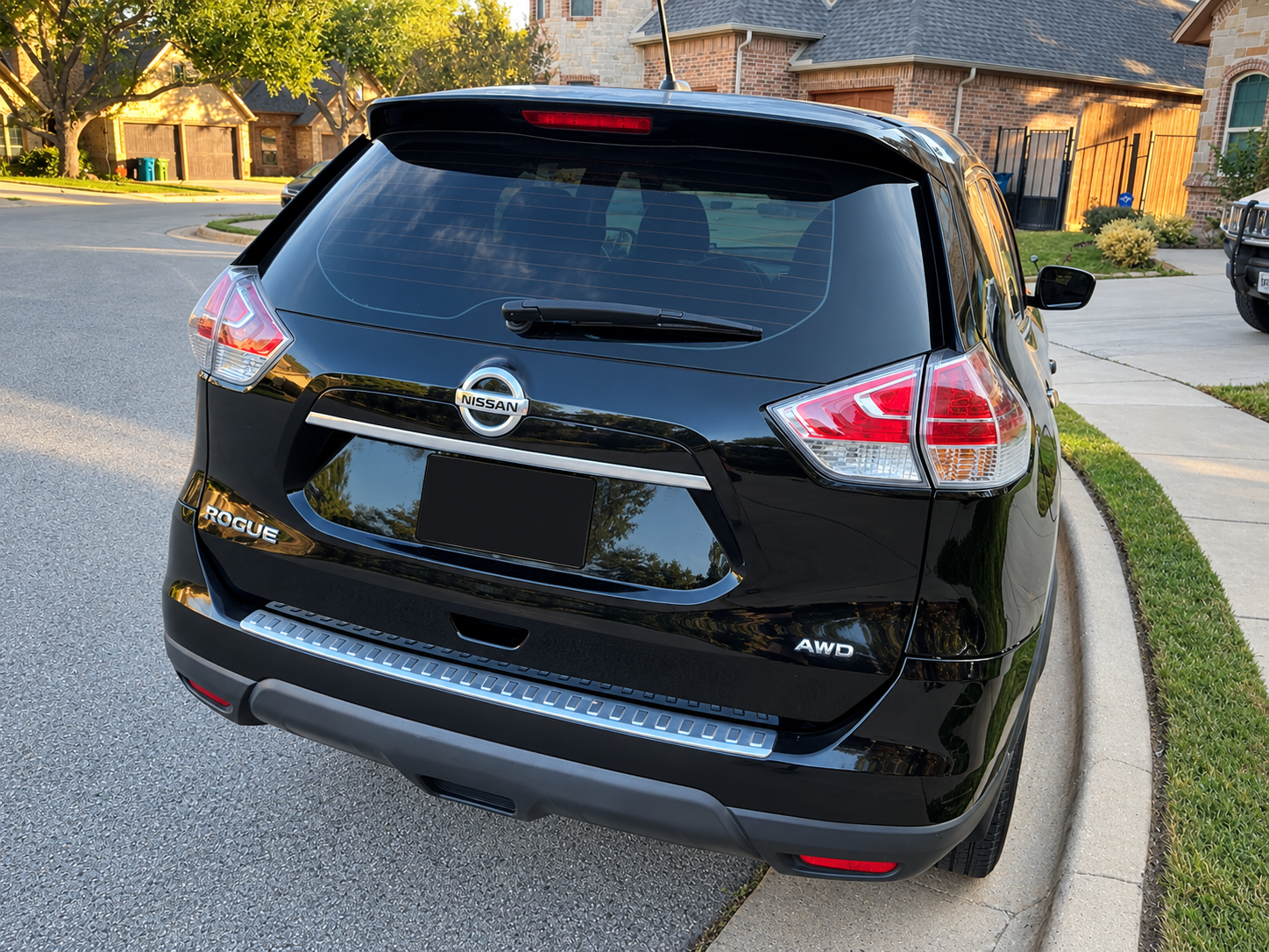 Used 2016 Nissan Rogue S AWD/4WD image 2