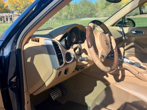 Used 2012 Porsche Cayenne S image 16