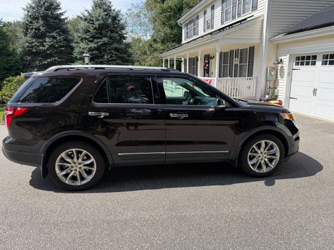 Used 2014 Ford Explorer Limited w/ Equipment Group 302A AWD/4WD image 8