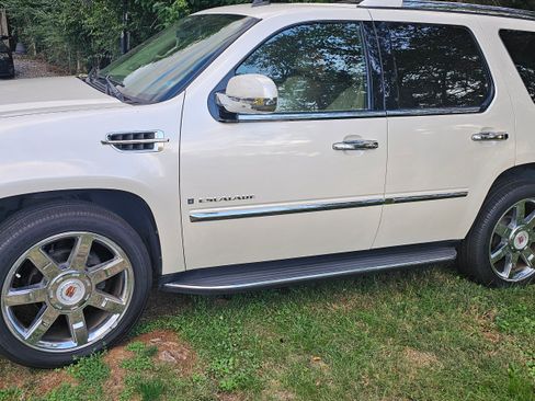 Used 2009 Cadillac Escalade Luxury image 1