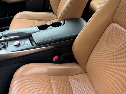 Used 2018 Lexus IS 300 w/ Comfort Package RWD image 10