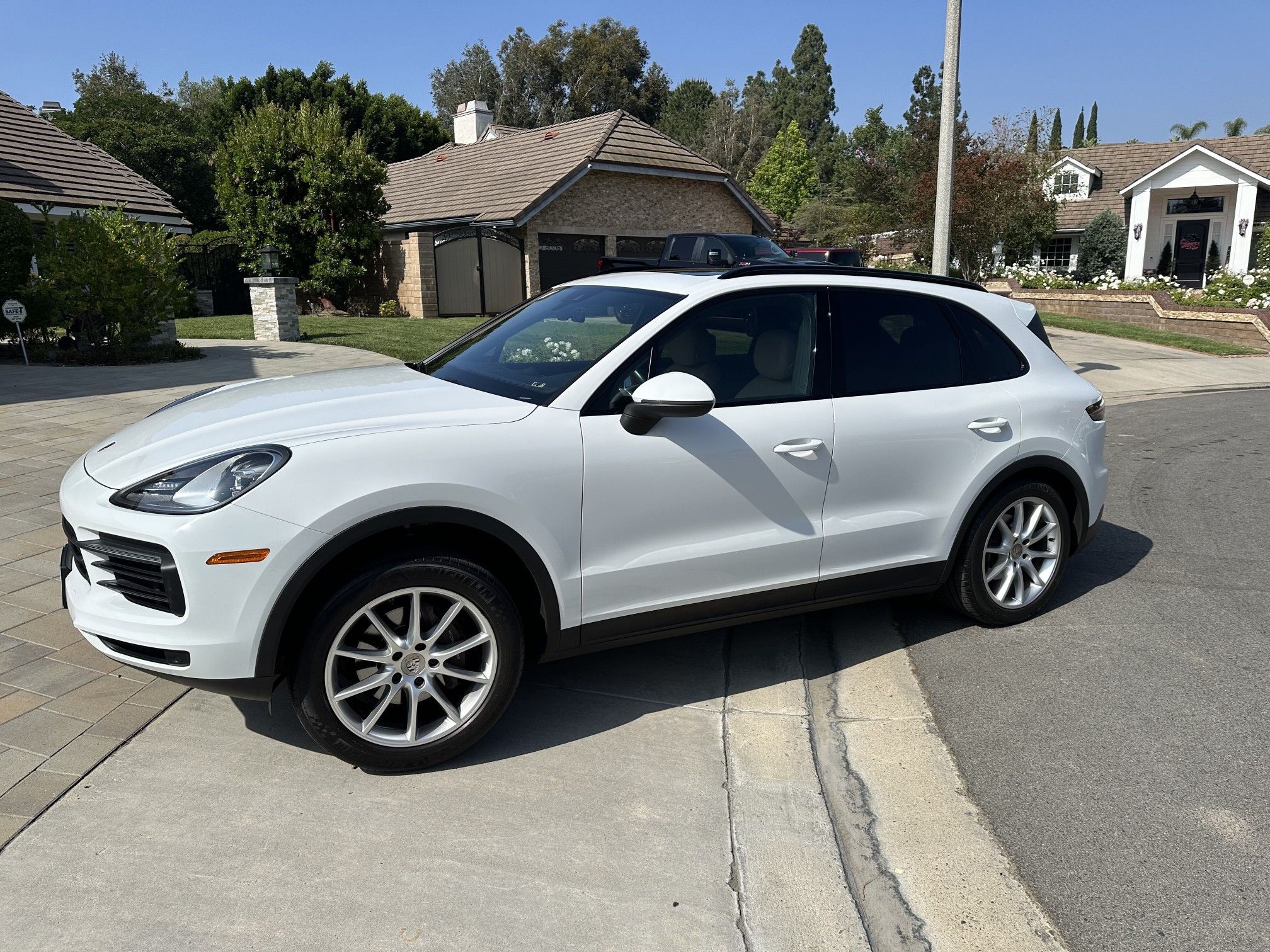 Used 2020 Porsche Cayenne AWD/4WD image 2
