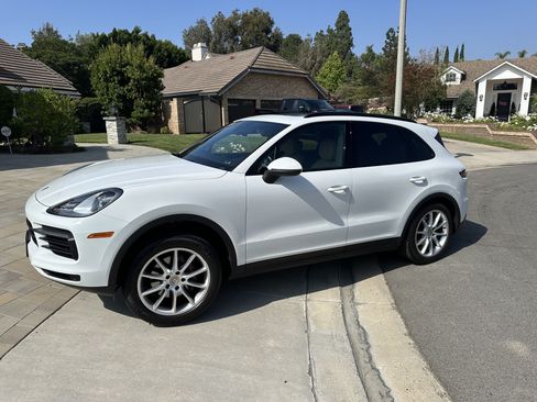 Used 2020 Porsche Cayenne AWD/4WD image 2