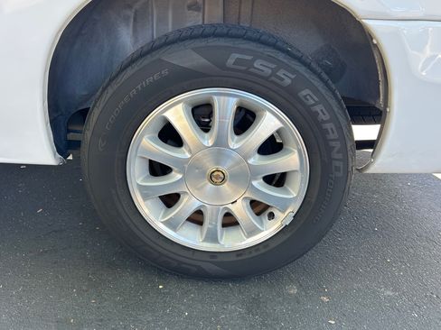 Used 2001 Chrysler Town & Country EX image 10