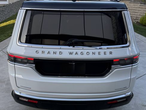 Used 2023 Jeep Grand Wagoneer L Series II w/ Premium Group II image 5