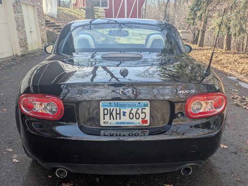 Used 2010 MAZDA MX-5 Miata Grand Touring w/ Premium Pkg image 8