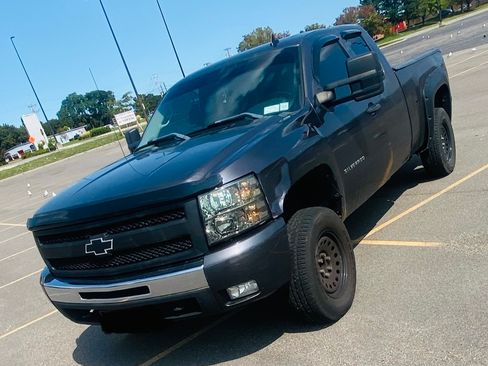 Used 2011 Chevrolet Silverado 1500 LT w/ All-Star Edition image 4