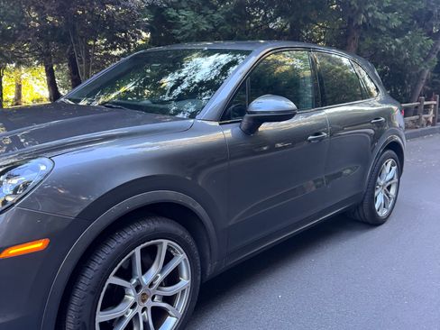 Used 2020 Porsche Cayenne AWD/4WD image 9