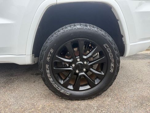 Used 2019 Jeep Grand Cherokee Altitude image 13