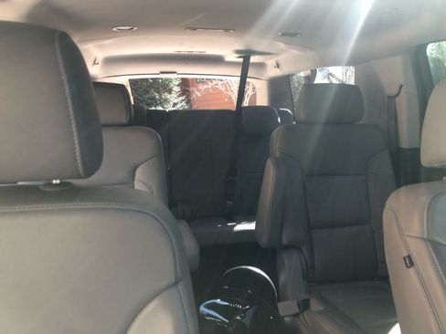Used 2019 Chevrolet Suburban LT image 6