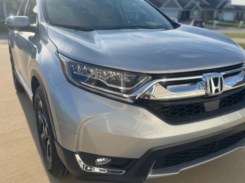 Used 2018 Honda CR-V Touring image 2