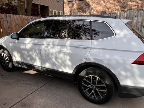 Used 2020 Volkswagen Tiguan SE w/ Panoramic Sunroof Package image 7