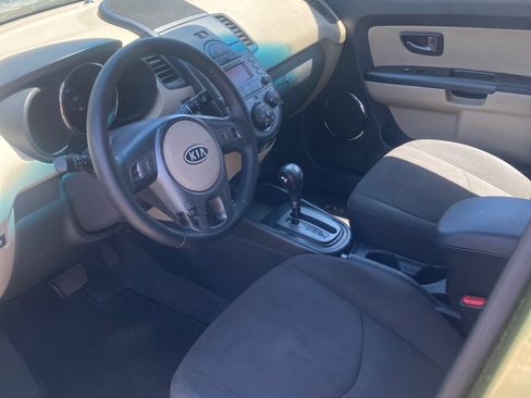 Used 2010 Kia Soul ! FWD image 9