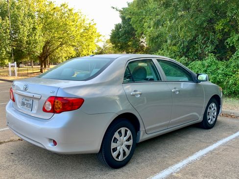 Used 2009 Toyota Corolla FWD image 4
