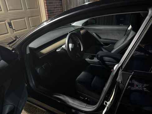 Used 2021 Tesla Model 3 Long Range image 16