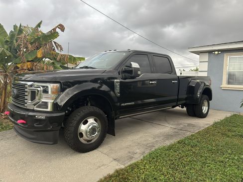 Used 2022 Ford F350 Platinum image 4