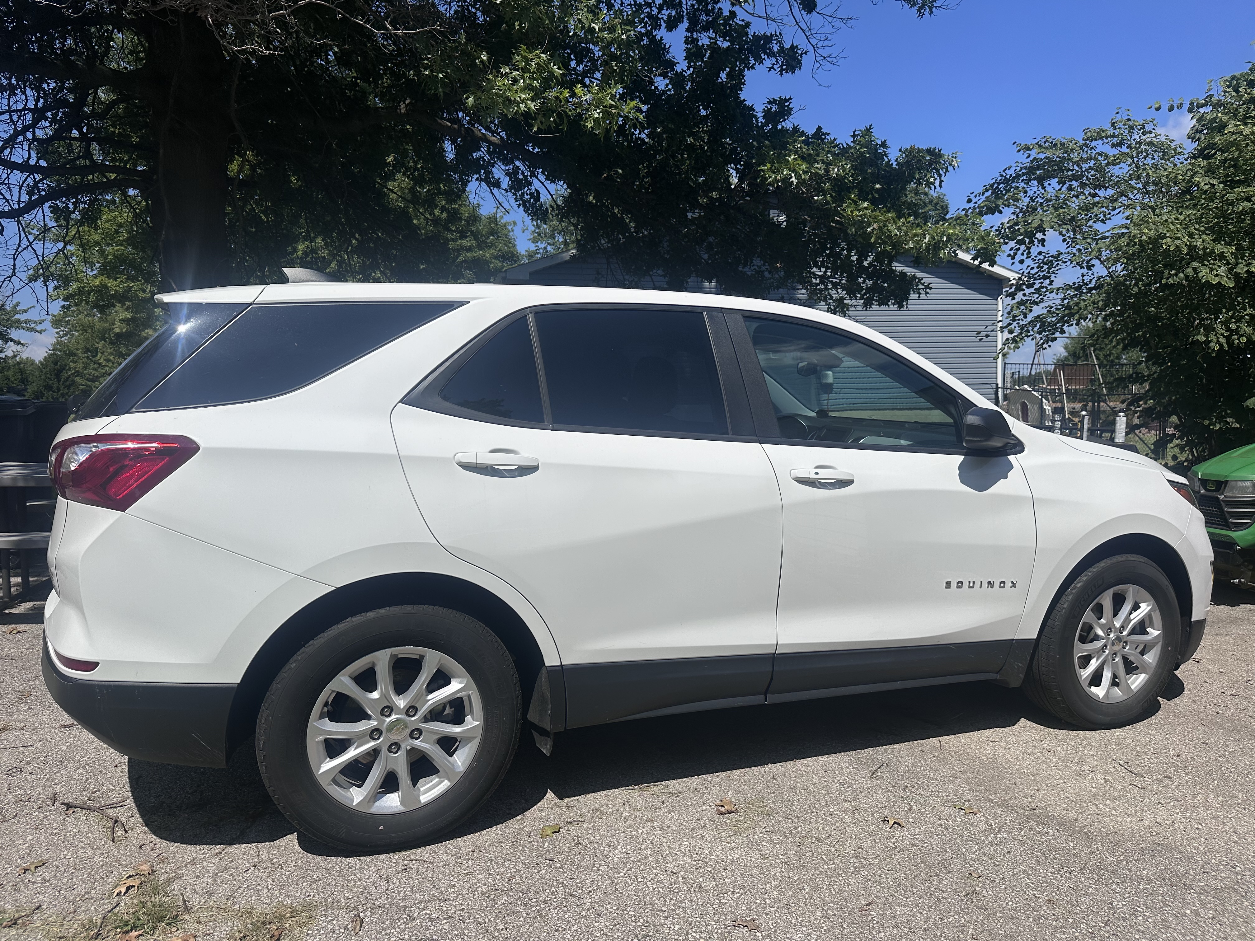 Used 2020 Chevrolet Equinox LS w/ LS Convenience Package FWD image 1