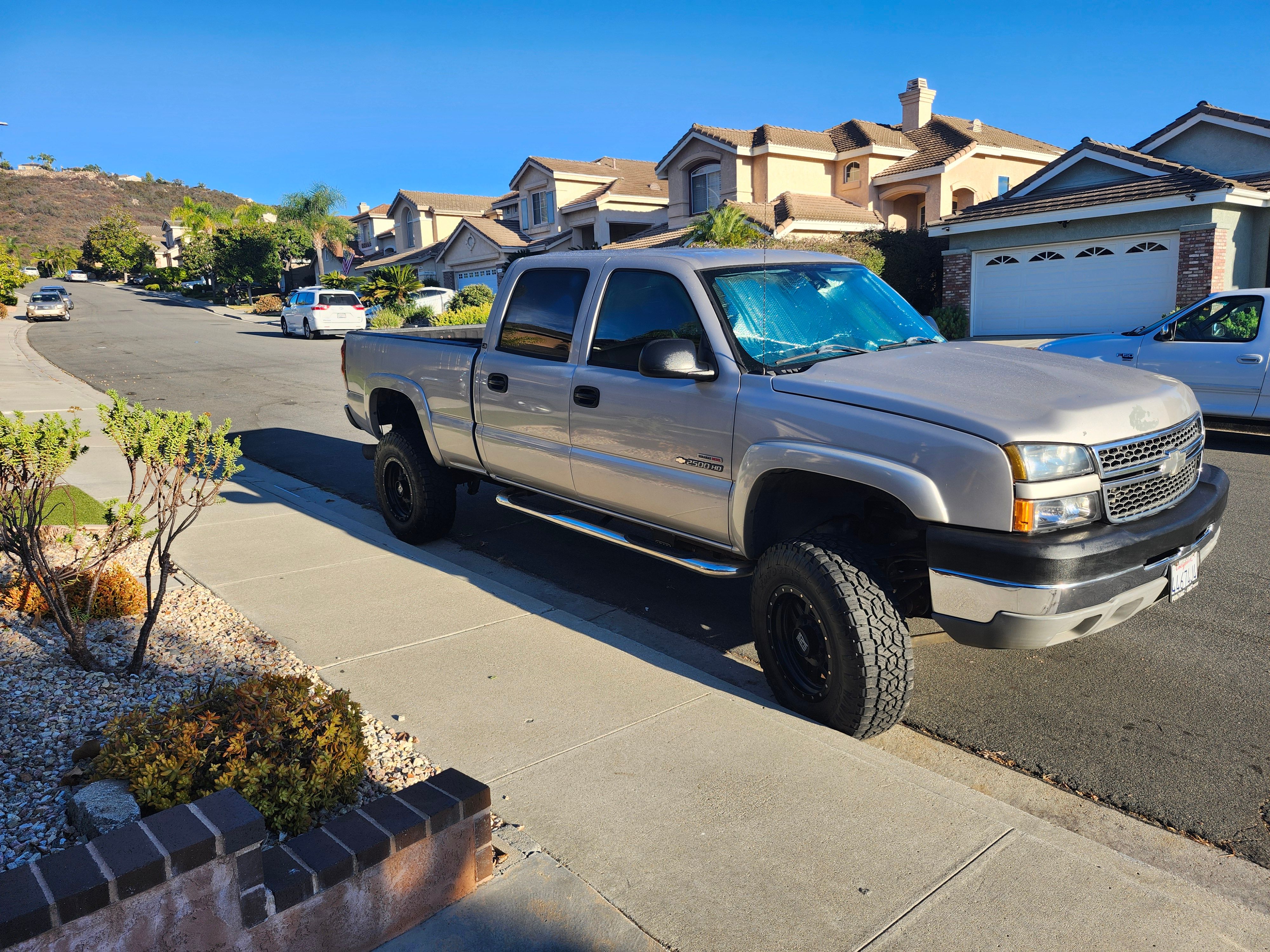 Used 2005 Chevrolet Silverado 2500 LS w/ Heavy-Duty Power Package AWD/4WD image 1