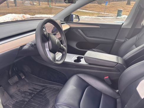 Used 2023 Tesla Model Y Long Range image 9