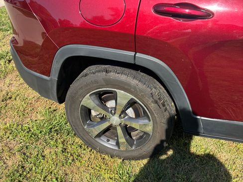 Used 2020 Jeep Cherokee Limited image 12