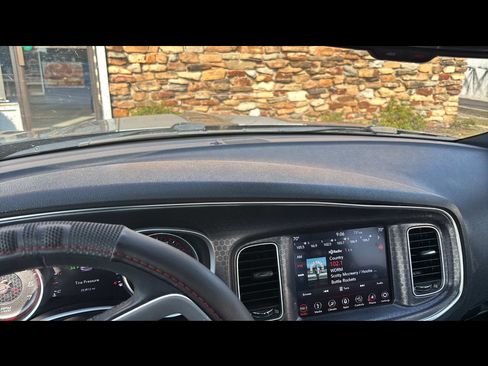 Used 2018 Dodge Charger SXT Plus image 5