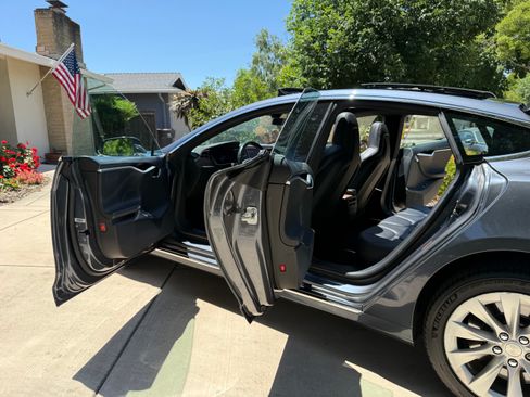 Used 2016 Tesla Model S 90D image 13