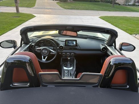Used 2022 MAZDA MX-5 Miata Grand Touring RWD image 6