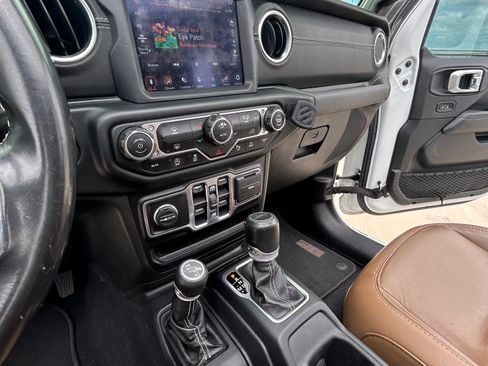 Used 2020 Jeep Gladiator Overland AWD/4WD image 5