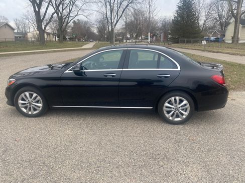 Used 2019 Mercedes-Benz C 300 4MATIC Sedan image 4