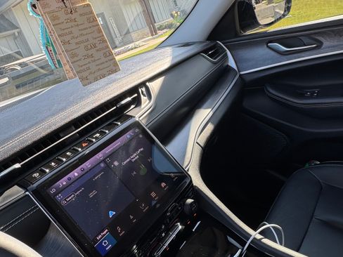 Used 2023 Jeep Grand Cherokee L Limited w/ Black Appearance Package image 15